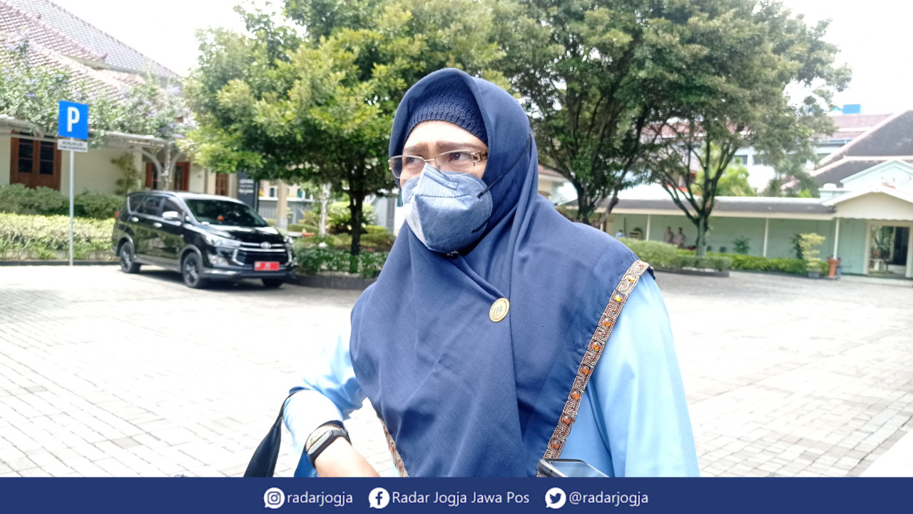 SEHAT : Kadishub DIJ Ni Made Dwipanti Indrayanti ungkap jajarannya gelorakan program Green Friday saat berangkat dan pulang kantor. (DWI AGUS/RADAR JOGJA)