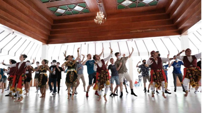 IOI 2022: Para peserta International Olympiad in Informatics (IOI) ke-34 saat mengikuti kegiatan di ISI Jogjakarta. (KEMENDIKBUDRISTEK RI FOR RADAR JOGJA)