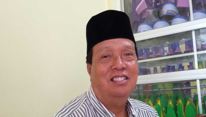 TERJUN KE POLITIK: Suryono, anggota Komisi A DPRD Sleman yang kini masih nyambi sebagai tukang sunat alias bong supit ini.(Wulan Yanuarwati/Radar Jogja )