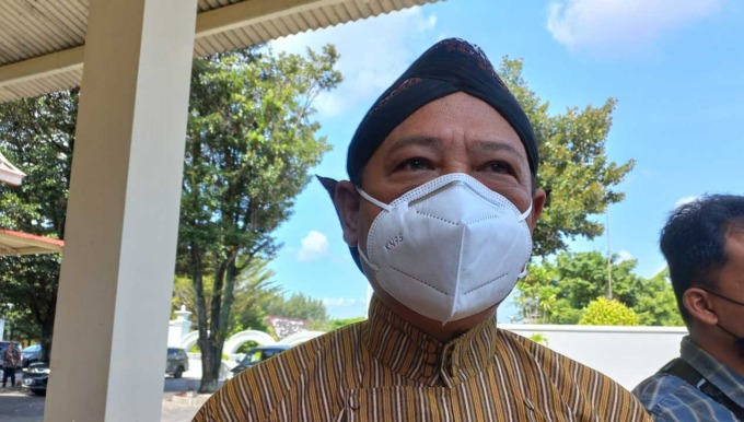 Sekprov DIJ Kadarmanta Baskara Aji di Kompleks Kepatihan kemarin (4/8).(RADAR JOGJA FILE)