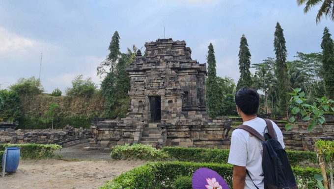 SEJARAH: Candi Ngawen yang terletak di Desa Ngawen, Kecamatan Muntilan ini terbilang unik. Karena merupakan perpaduan antara agama Buddha dan Hindu.(Naila Nihayah/Radar Jogja)