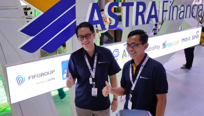 New Motorcycle (NMC) Financing Marketing Regional I Division Head FIFGROUP, Benny Setiawan (kanan) dan Corporate Communication and CSR Deputy Division Head FIFGROUP, Robertus Benny Dwi Koestanto, saat ditemui awak media pada kegiatan Ngobrol Santai pada M