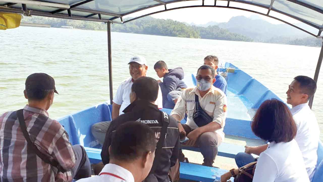 CEK LAPANGAN: Rombongan KONI DIJ, KONI Kabupaten/Kota, dan Pengda PODSI meninjau venue Waduk Sermo untuk PORDA DIJ 2022. ISTIMEWA