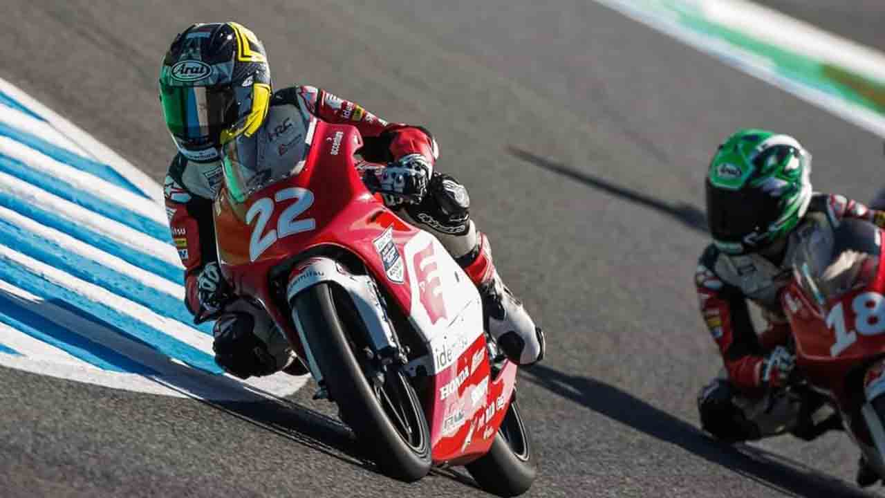 PEBALAP: Pebalap binaan Astra Honda Motor (AHM), Veda Ega Pratama yang kembali mengaspal di lintasan balap Idemitsu Asia Talent Cup (IATC) setelah cedera yang dialaminya, turun dengan performa yang impresif. Memulai balapan dari posisi paling belakang, Ve