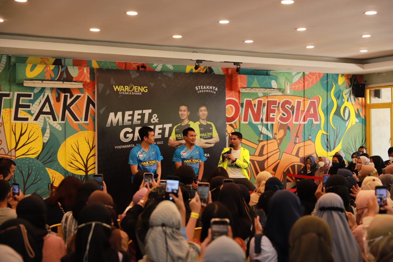 JUMPA : Meet and greet Hendra-Ahsan di Waroeng Steak Jalan Perumnas Dabag, Condongcatur, Depok, Sleman, Sabtu (24/9). (WAROENG STEAK AND SHAKE for RADAR JOGJA)