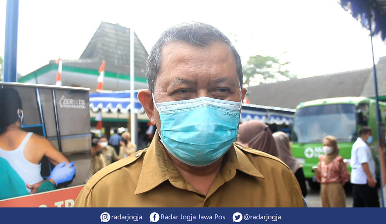 TINGGI : Kepala Dinas Kesehatan Kabupaten Sleman Cahya Purnama menuturkan angka TB RO di Kabupaten Sleman tinggi. Hal ini disampaikan saat gelaran mobile screening di Kapanewon Ngemplak, Senin (5/9). (ANNISSA KARIN/RADAR JOGJA)