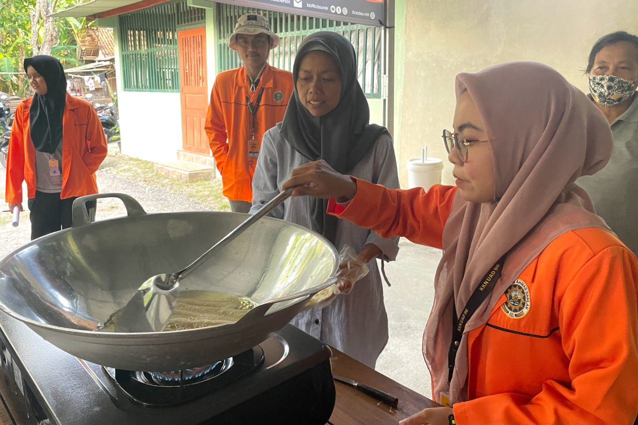 KREASI : Kelompok Mahasiswa KKN Reguler 96 Unit III.D.2 UAD Jogjakarta berhasil memanfaatkan buah nangka di Padukuhan Grujugan Bantul menjadi spring roll. (ISTIMEWA)