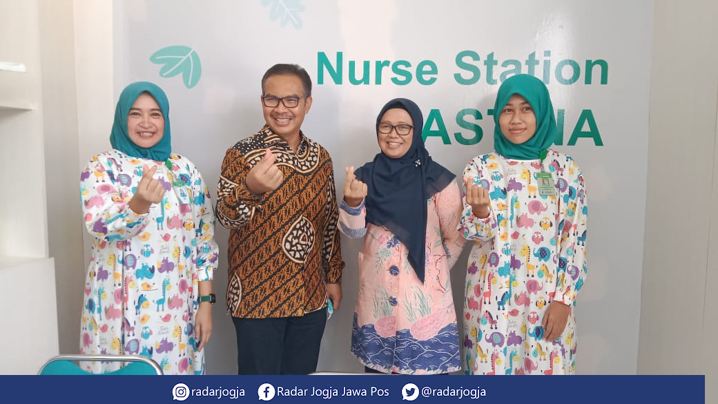 SELAMAT : Kepala BKKBN Hasto Wardoyo meresmikan ruang rawat inap anak VIP RSKIA Sadewa, Sabtu (17/9). (ANISSA KARIN/RADAR JOGJA)