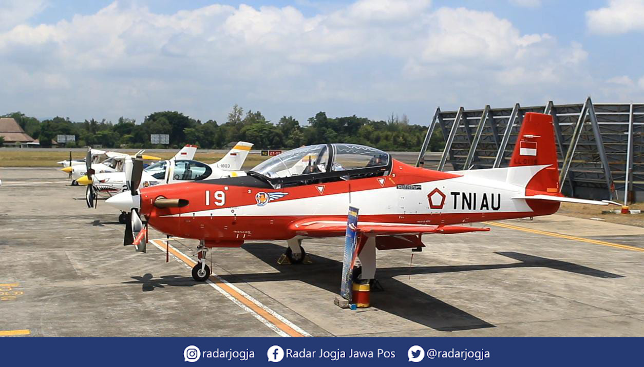 JUPITER : Jogja Airshow 2022 hari pertama digelar di Terminal B Bandara Internasional Adisucipto, Jumat (23/9). (ANNISSA KARIN/RADAR JOGJA)