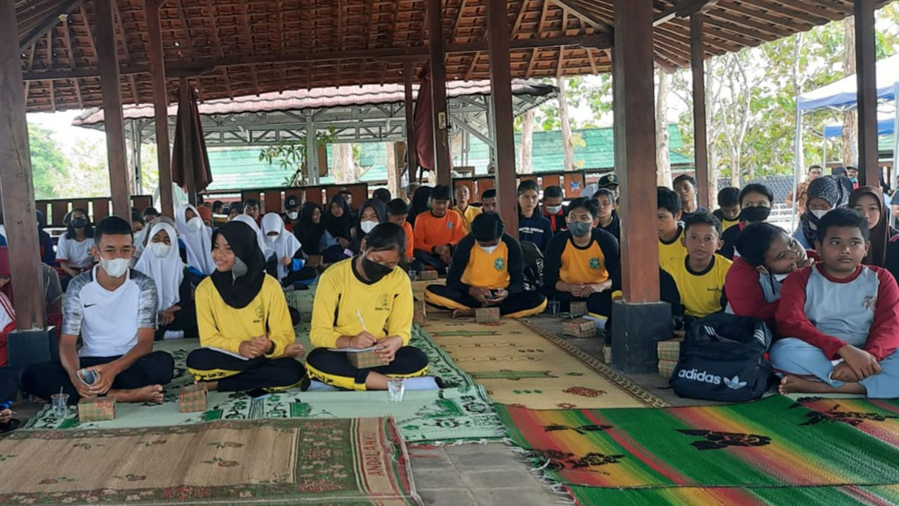 BIAR KENAL - Sosialisasi pariwisata dan budaya melalui jalur pendidikan di kawasan Geopark Gunung Sewu belum lama ini.(Dikpora Kabupaten Gunungkidul)