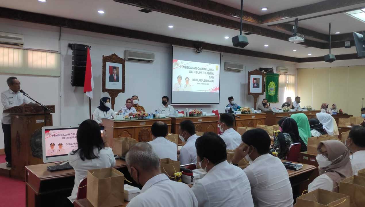 ANTUSIAS: Calon lurah saat mengikuti acara Pembekalan Calon Lurah dan Deklarasi Damai di Gedung Induk Parasamya Pemkab Bantul kemarin (14/9).(DOKUMENTASI HUMAS PEMKAB BANTUL)