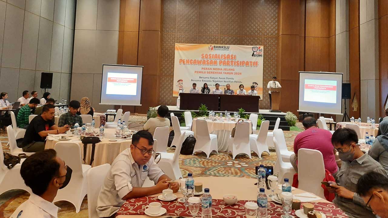 SINERGI - Bawaslu Kabupaten Gunungkidul menggelar sosialisasi pengawasan partisipasi peran media menjelang pemilu serentak tahun 2024 di wilayah Kapanewon Playen kemarin (28/9)(GUANAWAN/RADAR JOGJA)