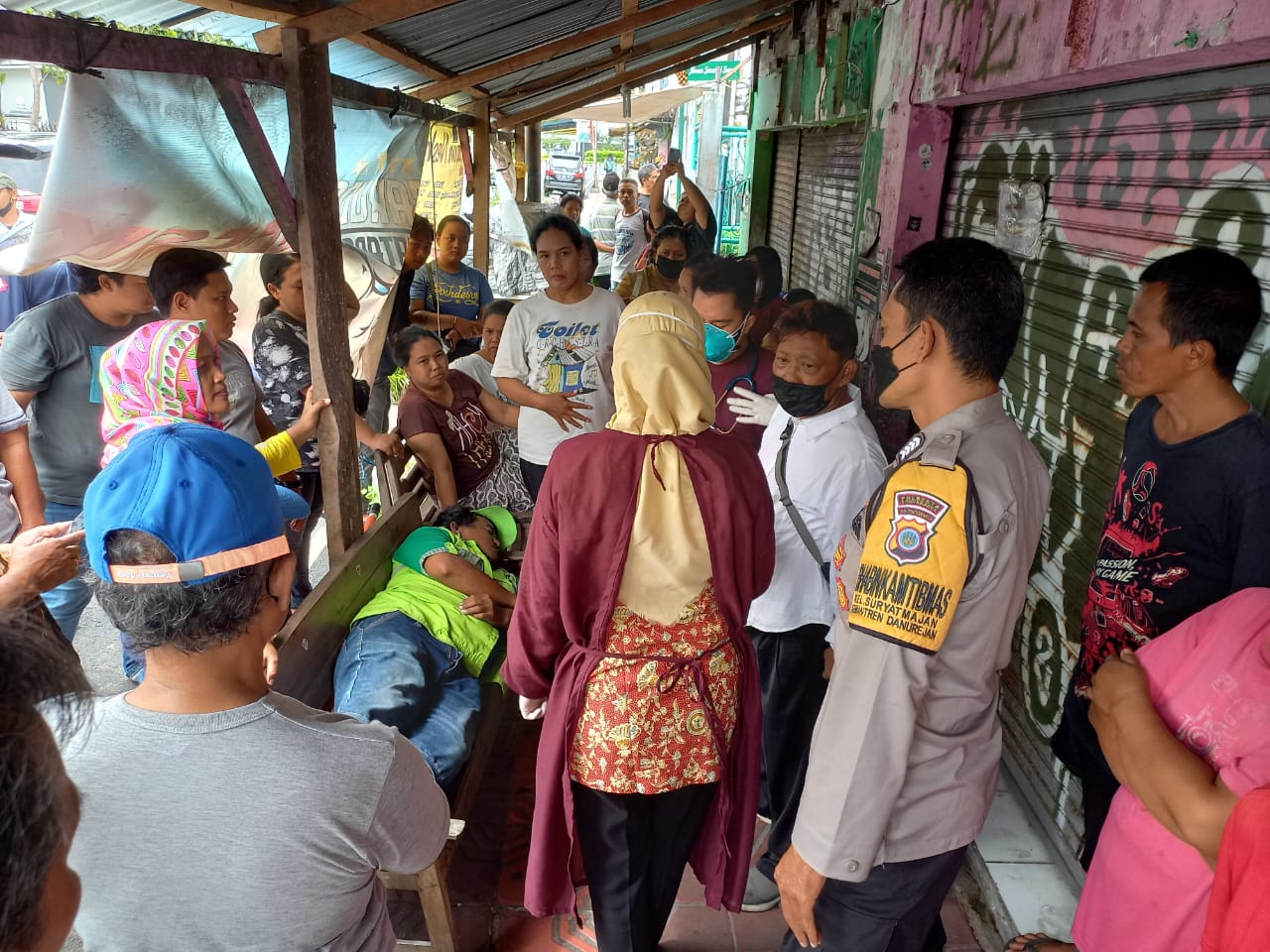 MENDADAK : Juru parkir yang biasa mangkal di belakang Teras Malioboro 2 Suharmanto meninggal dunia saat tertidur, Senin siang (24/12). (POLRESTA JOGJA for RADAR JOGJA)