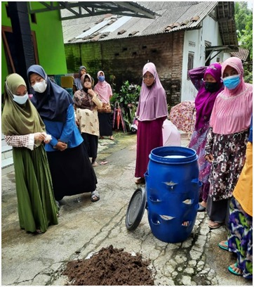 AMATI : Pemanfaatan Tong Vertikultur. (ISTIMEWA)