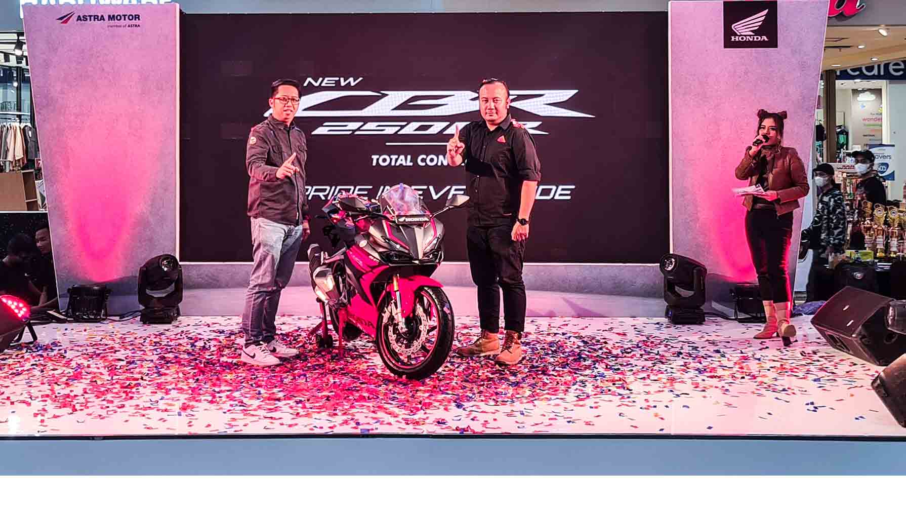 CBR250RR: Astra Motor Yogyakarta selaku Main Dealer sepeda motor Honda wilayah Jogjakarta, Kedu, dan Banyumas secara resmi telah memperkenalkan super sport terbaru Honda, New Honda CBR250RR. (HONDA FOR RADAR JOGJA)