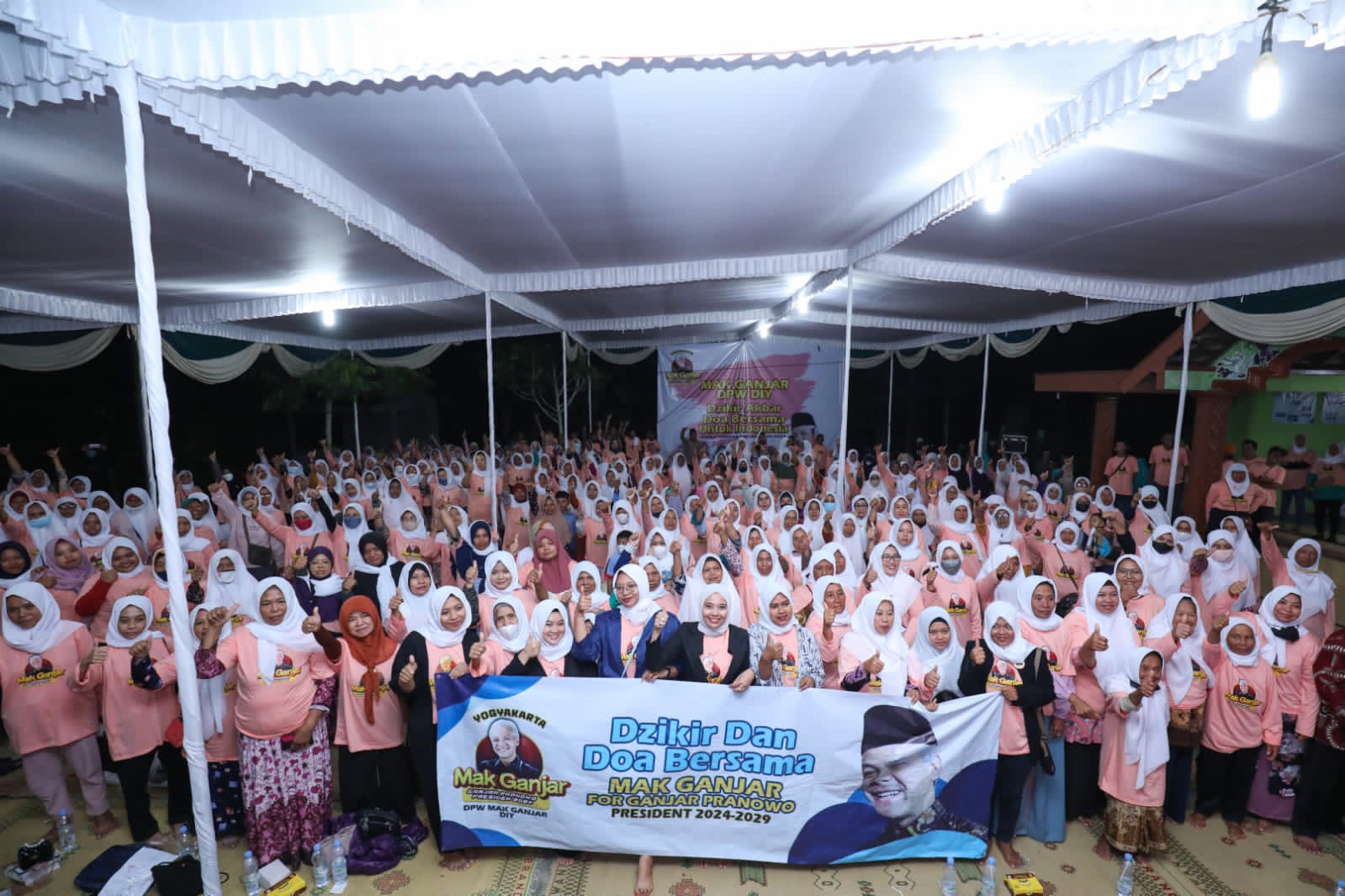 DEKLARASI : Ribuan emak-emak yang berjejaring dalam Mak Ganjar Daerah Istimewa Jogjakarta (DIJ) menggelar