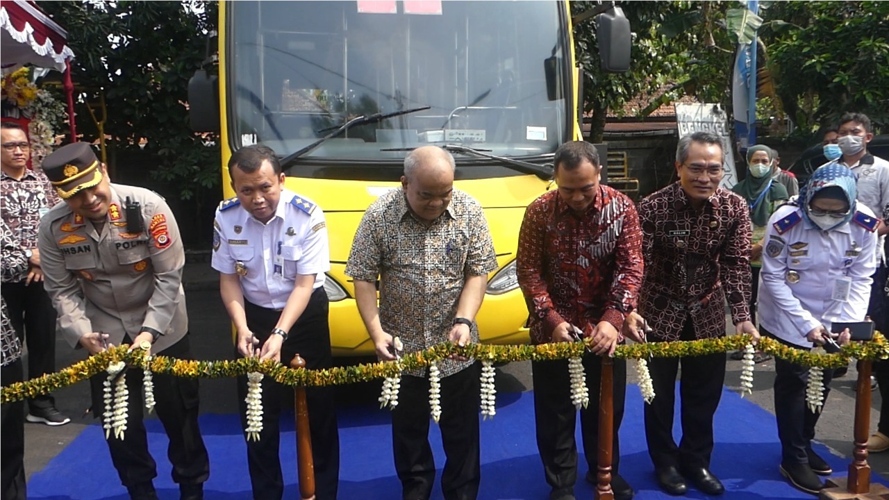 RUTE BARU : Pemda DIY resmi meluncurkan jalur baru Trans Jogja dari Terminal Ngabean Kota Jogja ke Terminal Palbapang, Bantul, Kamis (3/11). (ISTIMEWA)