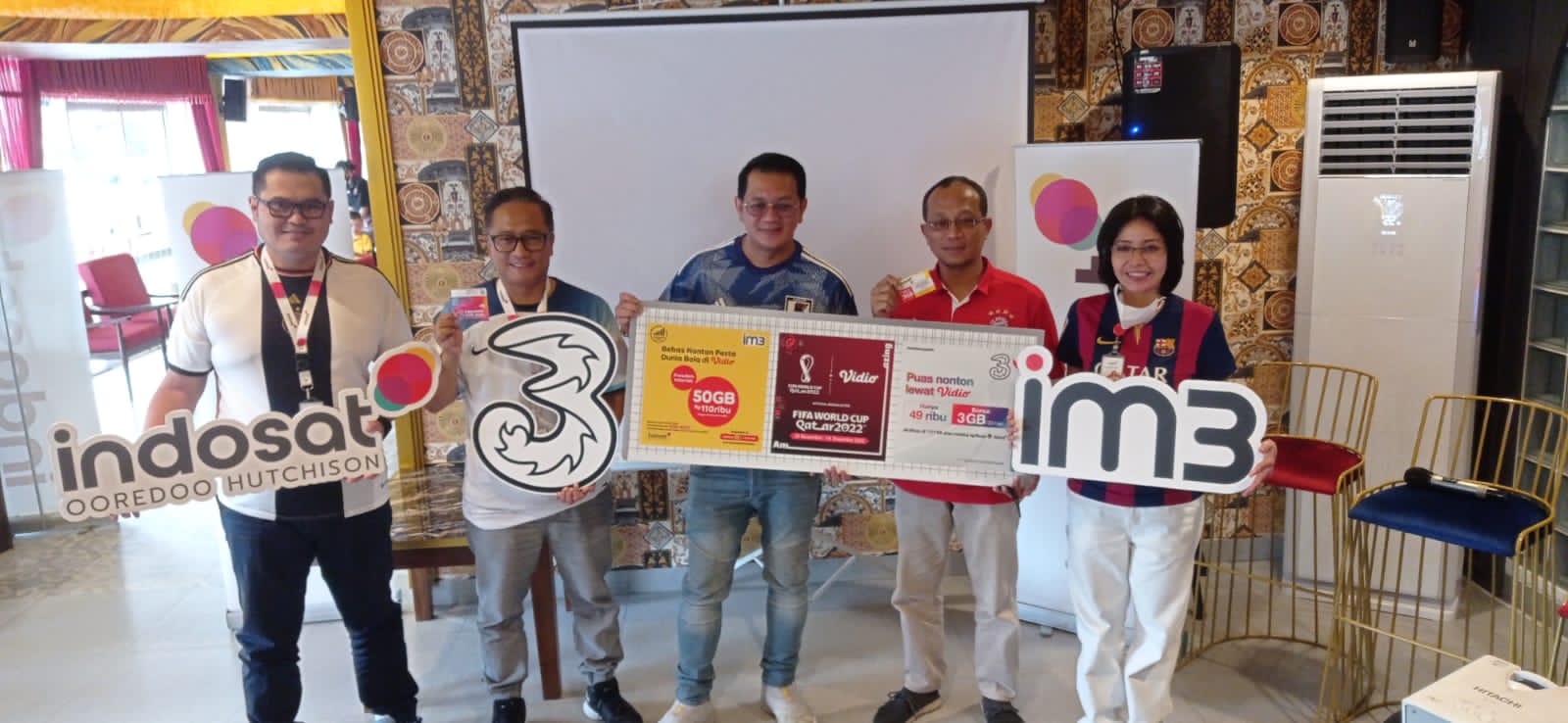 KOLABORASI : Indosat Ooredoo Hutchison (IOH) menggandeng Vidio, sebagai official broadcaster Piala Dunia 2022. (ISTIMEWA)