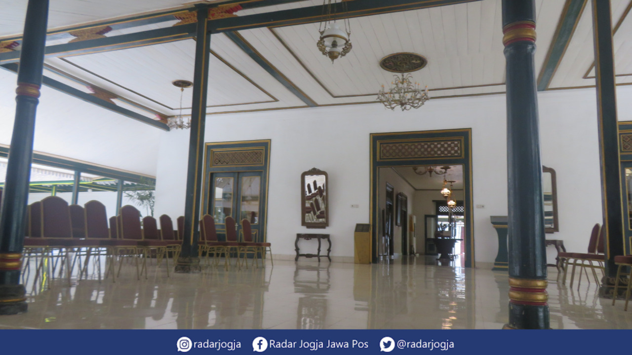 SEJARAH : Ndalem Ageng Pendopo Agung Kedhaton Ambarrukmo, Selasa (1/11). (DWI AGUS/RADAR JOGJA)