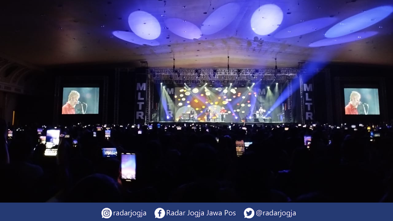 OBAT RINDU : Konser MLTR di Sleman City Hall, Minggu (6/11). (ARYANDA AHMAD/RADAR JOGJA)