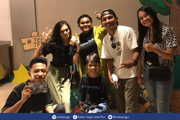 SPESIAL : Para pemain dan kru film Tegar menyapa pecinta film di XXI Plaza Ambarrukmo Jogjakarta, Minggu (13/11). (NANIN WIDYA ANAKODA for RADAR JOGJA)