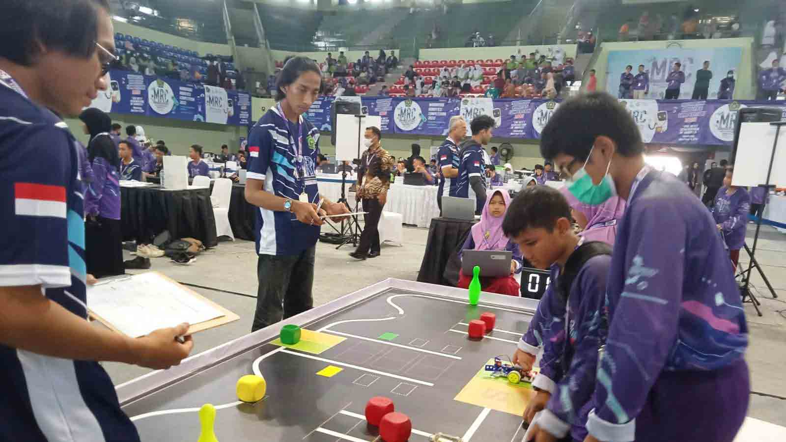 MRC 2022: Kompetisi Robotik Madrasah (KRM) atau Madrasah Robotik Competition (MRC) diadakan di GOR UNY, 22-23 November 2022. (MRC FOR RADAR JOGJA)