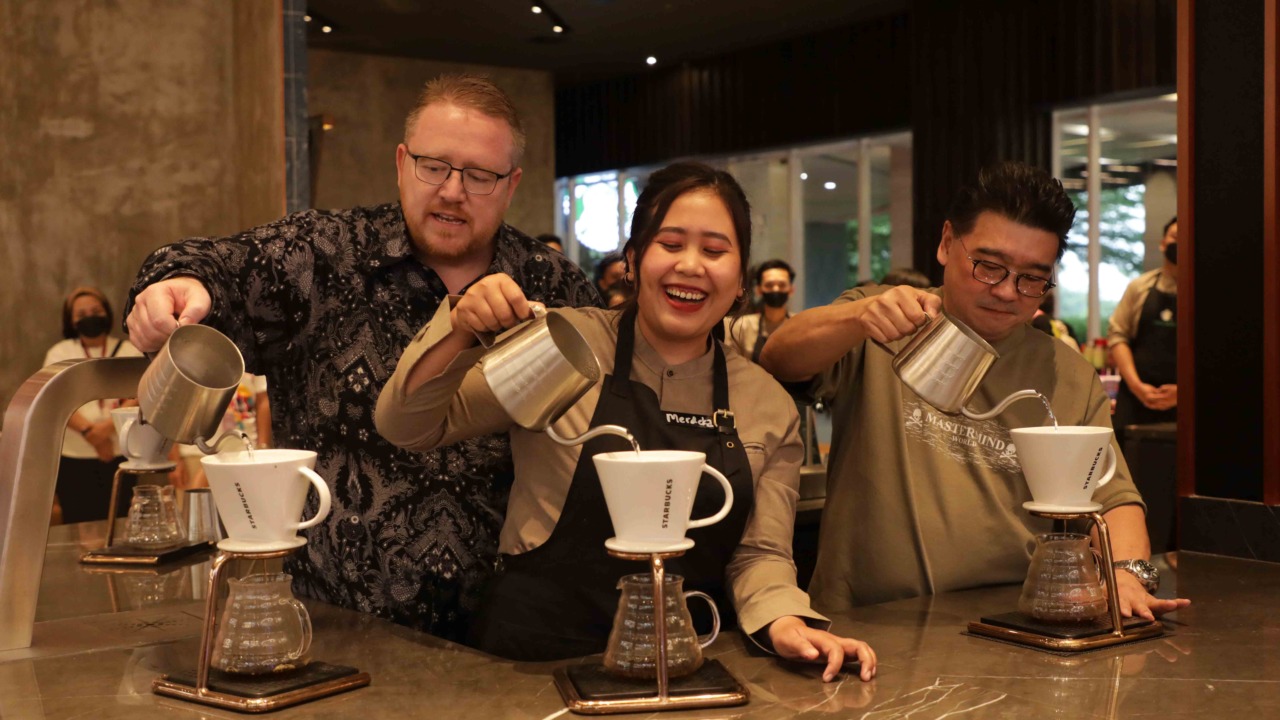 SPESIAL: Gerai Starbucks Reserve Pakuwon Mall Jogja menyajikan pilihan kopi terlangka dan paling luar biasa yang ditawarkan Starbucks. (STARBUCK FOR RADAR JOGJA)