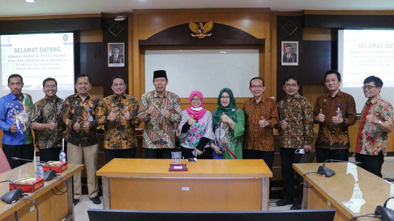 Dewan Kehormatan Penyelenggara Pemilu (DKPP) melakukan penandatanganan kerjasama dengan Universitas Islam Negeri (UIN) Sunan Kalijaga, Kamis (3/11).(Dok Dewan Kehormatan Penyelenggara Pemilu)