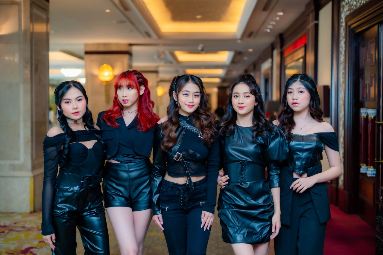 DEBUT : Girlband asal Indonesia SUN baru saja meluncurkan single perdana yang berjudul Shine. (ISTIMEWA)