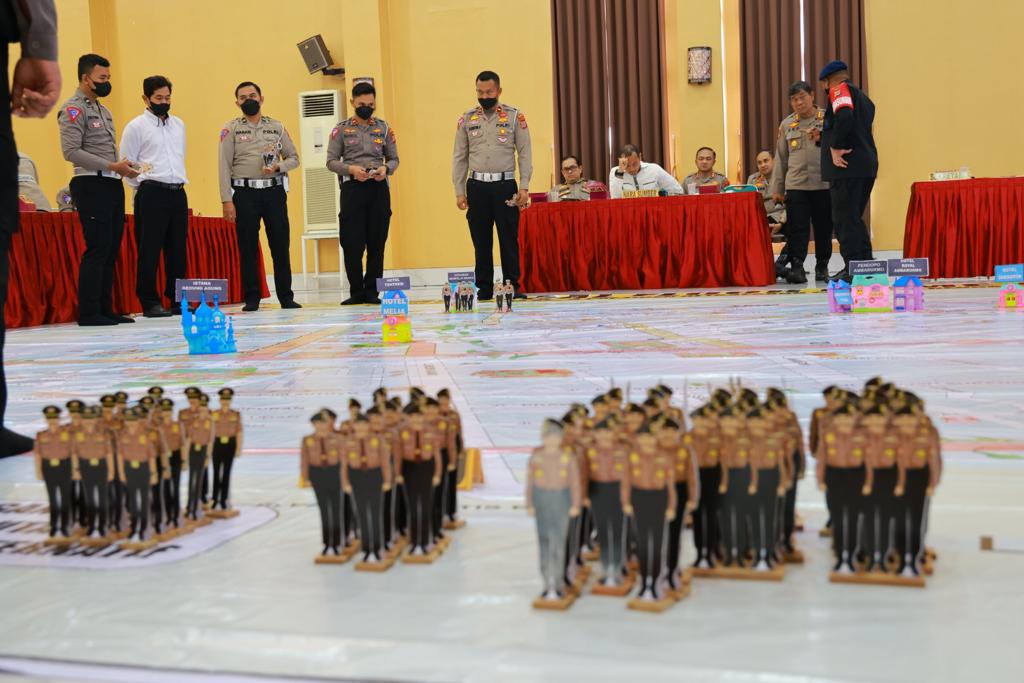 SIAP : Polda DIJ menggelar Tactical Floor Game (TFG) di Gedung Anton Sudjarwo Mapolda DIJ, Rabu (30/11) sebagai persiapan pengamanan pernikahan Kaeasang Erina. (POLDA DIJ for RADAR JOGJA)
