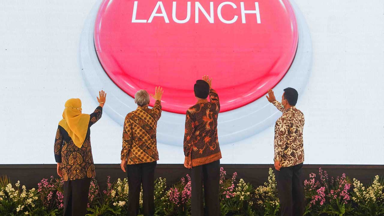 DETEKSI DAN SKRINING: Peluncuaran aplikasi MobScreen PenjarKes pada puncak acara Hari Kesehatan Nasional ke-58 tahun 2022 di Bangsal Kepatihan, Jogja, kemarin (15/11).(Humas Provinsi DIJ untuk Radar Jogja )