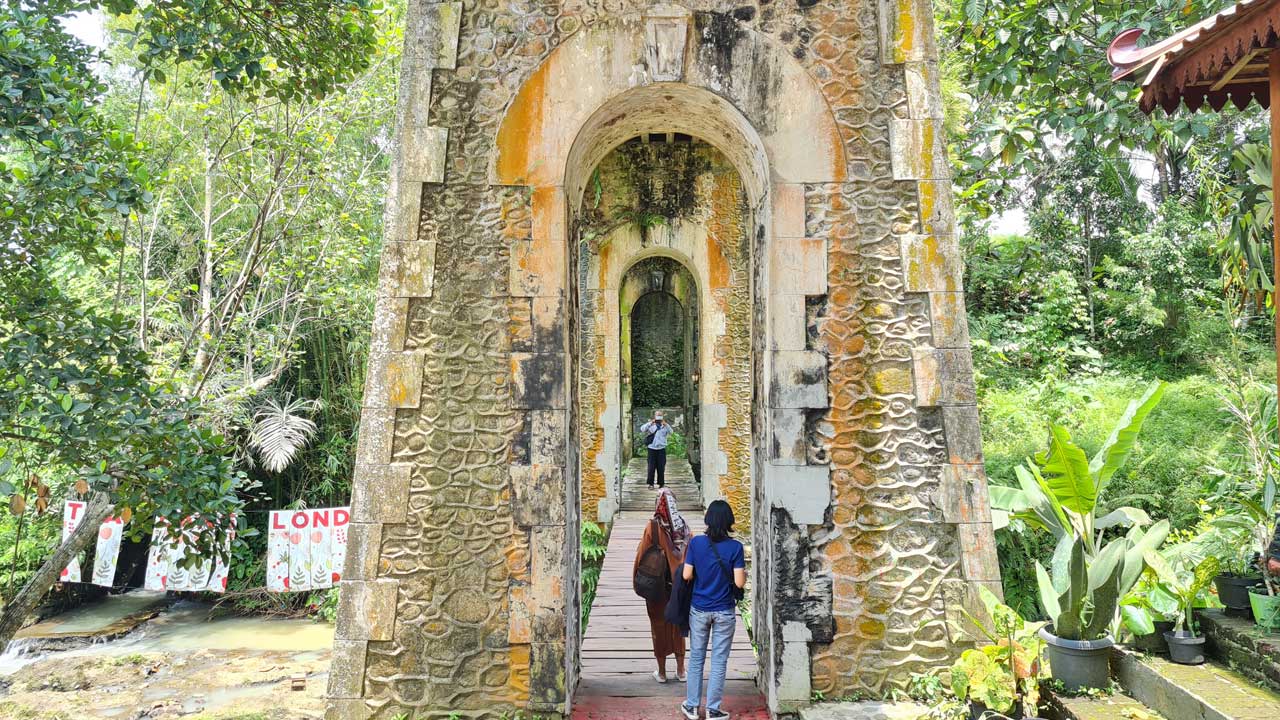 DAYA TARIK: Destinasi wisata air di Kabupaten Magelang memang banyak. Termasuk Talang Londo yang terletak di Dusun Kaligaleh, Kalijoso, Secang.(Naila Nihayah/Radar Jogja)