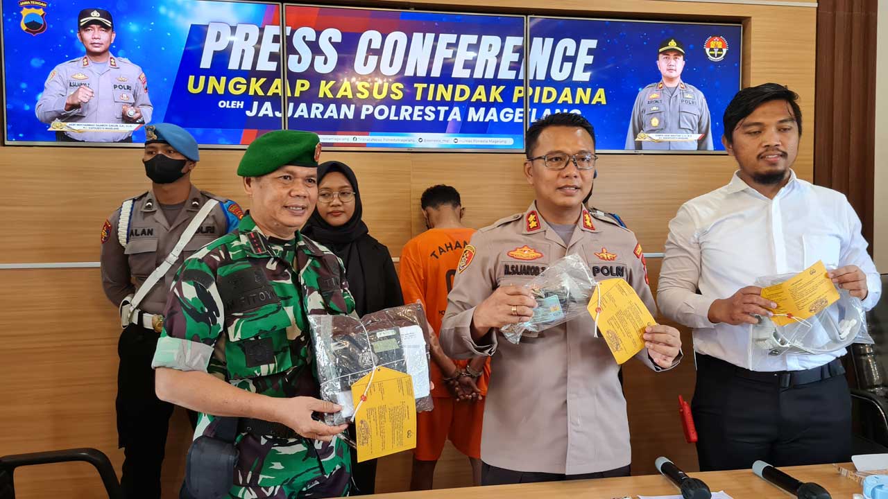 DIBEKUK: Tersangka berinisial JP secara spontan mengambil senpi milik anggota Polresta Magelang saat diberhentikan lantaran melanggar arus lalu lintas, Jumat (18/11) lalu.(NAILA NIHAYAH, RADAR JOGJA)