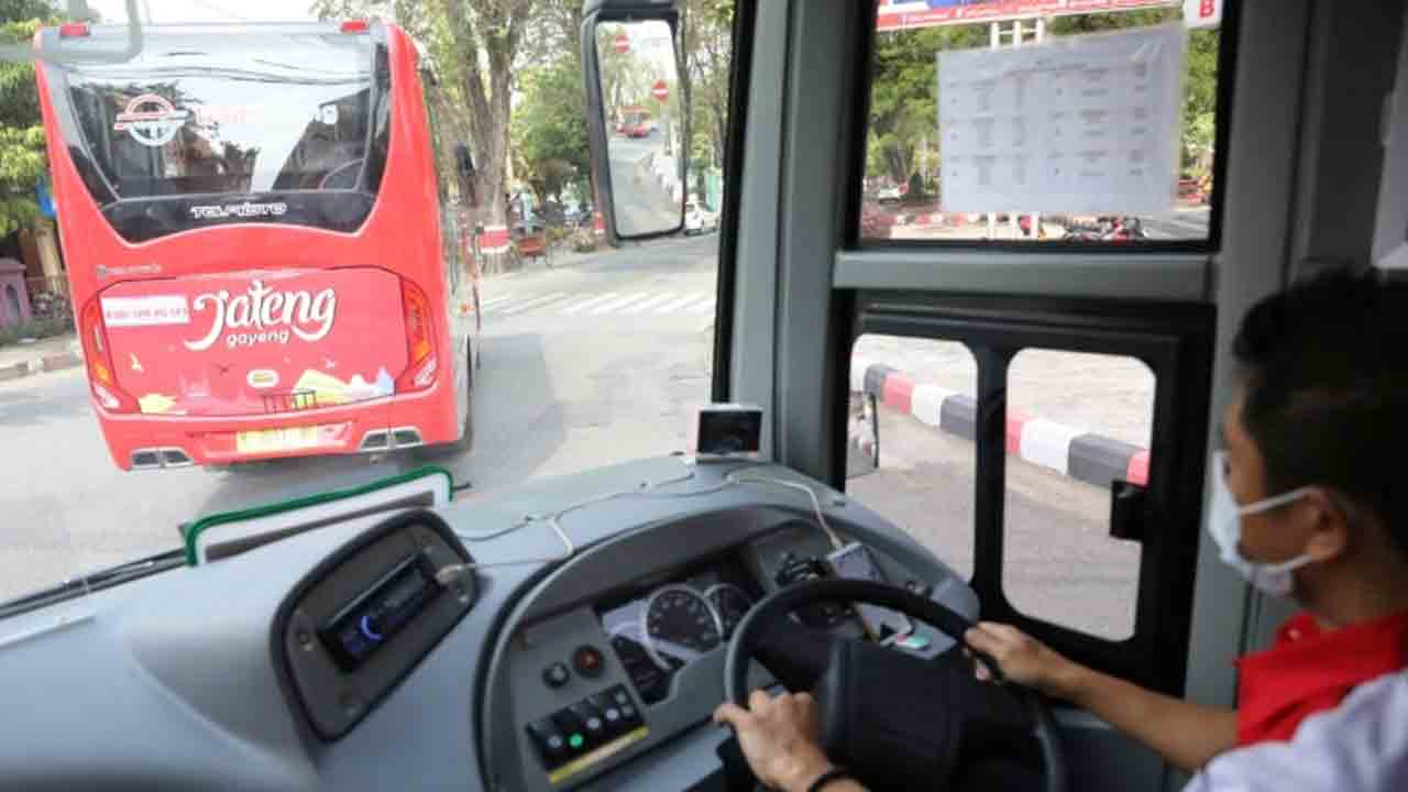 MUTAH MERIAH: Moda transportasi umum BRT Trans Jateng jadi perbincangan warganet karena mudah dan murahnya moda transportasi itu.(ISTIMEWA)