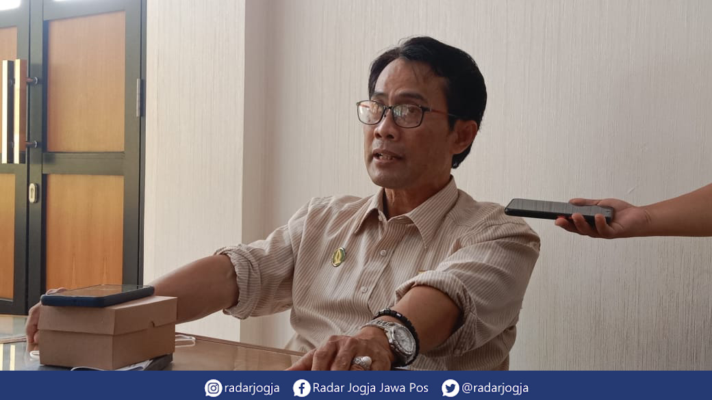 SOSOK : Kepala Disperinkop UKM Kota Jogja Tri Karyadi Riyanto Raharjo saat ditemui di Kompleks Balai Kota Jogja, Jumat (2/12). (ANNISSA KARIN/RADAR JOGJA)