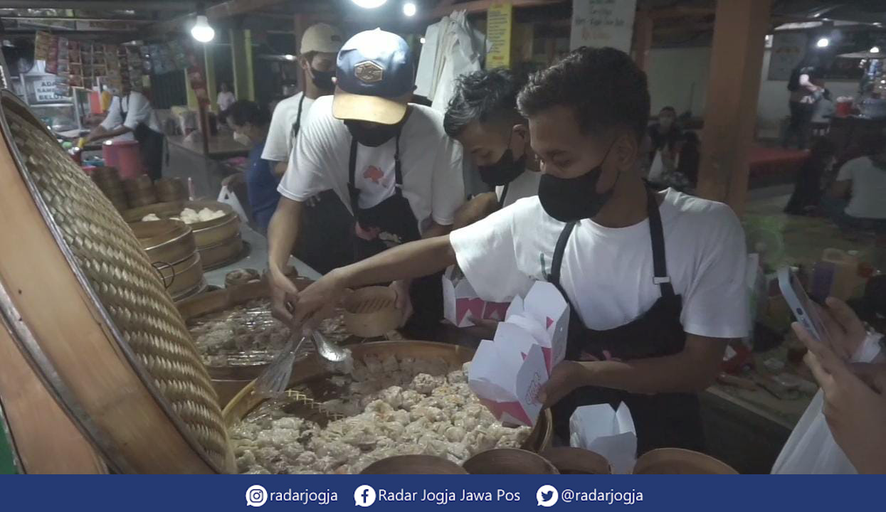 ENAK : Dimsum Uma Yumcha di Pasar Condronegaran, Gedongkiwo, Mantrijeron, Kota Jogja. (ANNISSA KARIN/RADAR JOGJA)