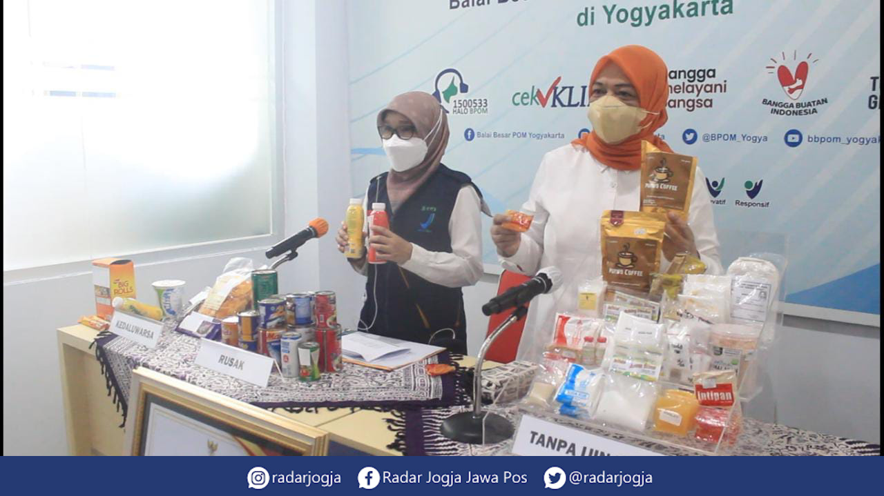 RILIS : Beberapa temuan produk tanpa izin edar yang dirilis saat jumpa pers, Jumat (30/12). (ANNISSA KARIN/RADAR JOGJA)