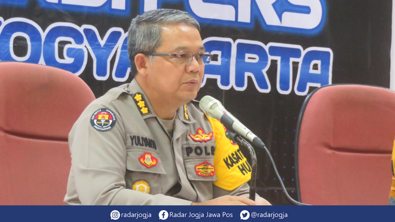 SOSOK : Kabid Humas Polda DIJ Kombes Pol Yuliyanto saat ditemui di Mapolda DIJ, Jumat (30/12). (DWI AGUS/RADAR JOGJA)