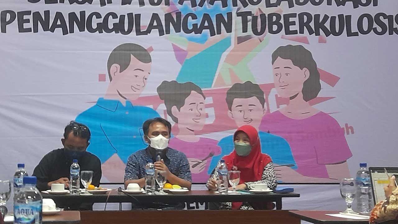 HARUS TAAT PROKES: Pernyataan bersama upaya kolaborasi penanggulangan tuberculosis (TB) di Kota Jogja kemarin (13/12).(SITI FATIMAH/RADAR JOGJA)