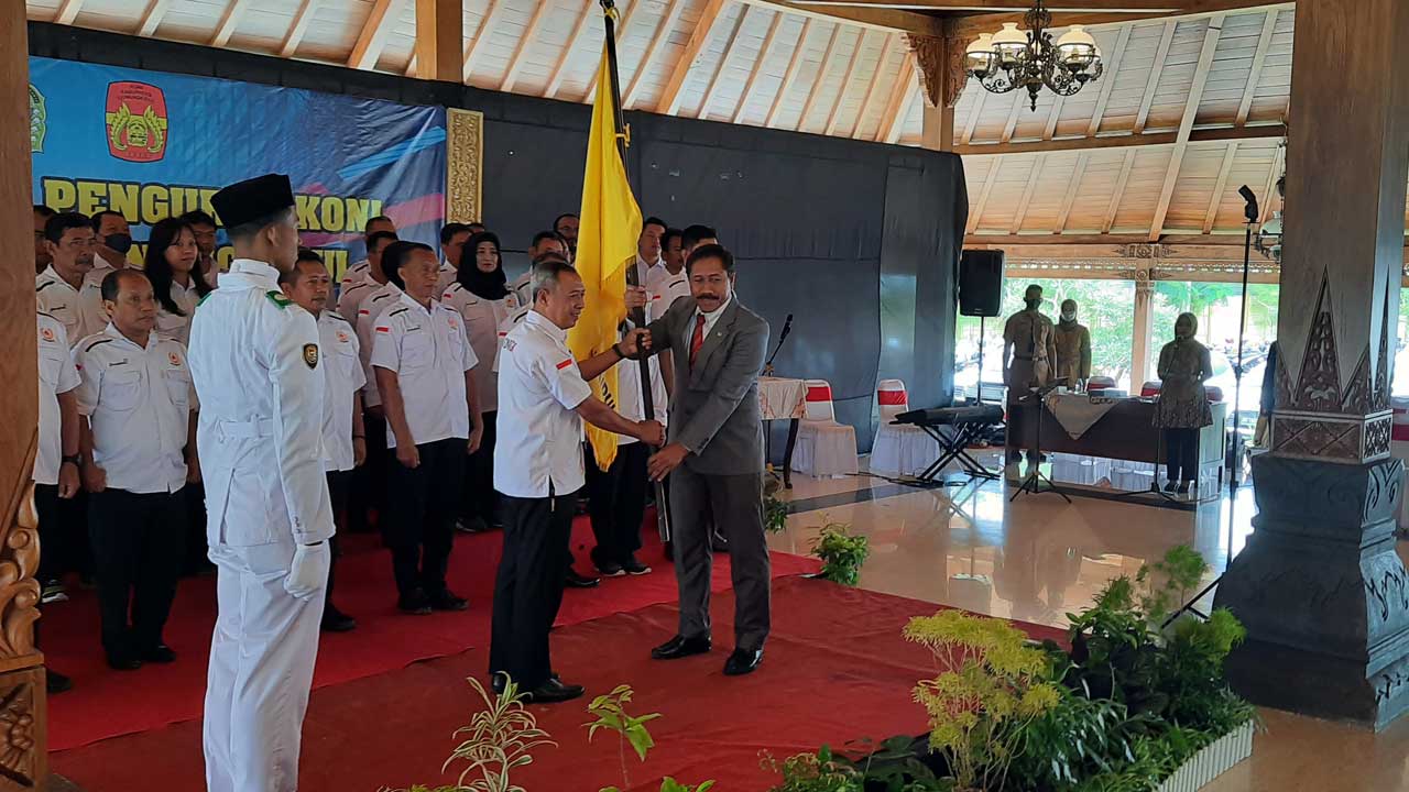 SEMANGAT – Pelantikan pengurus KONI Gunungkidul periode 2022- 2026 di Gedung Taman Budaya Gunungkidul (TBG) kemarin (27/12).(GUNAWAN/RADAR JOGJA)