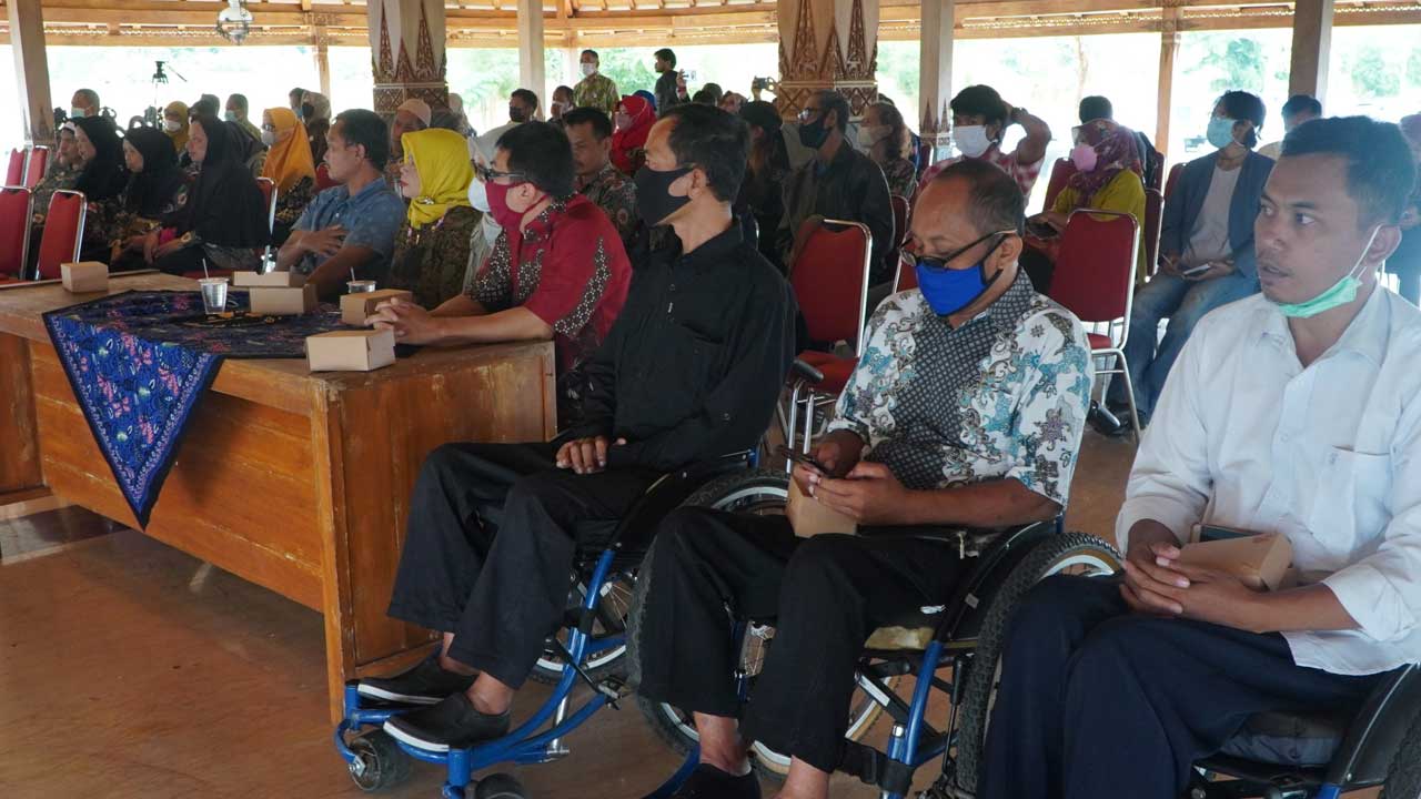 PERLU PERHATIAN - Suasana kegiatan peringatan Hari Disabilitas Nasional di Gedung Taman Budaya Gunungkidul (TBG) kemarin (8/12).(GUNAWAN/RADAR JOGJA)