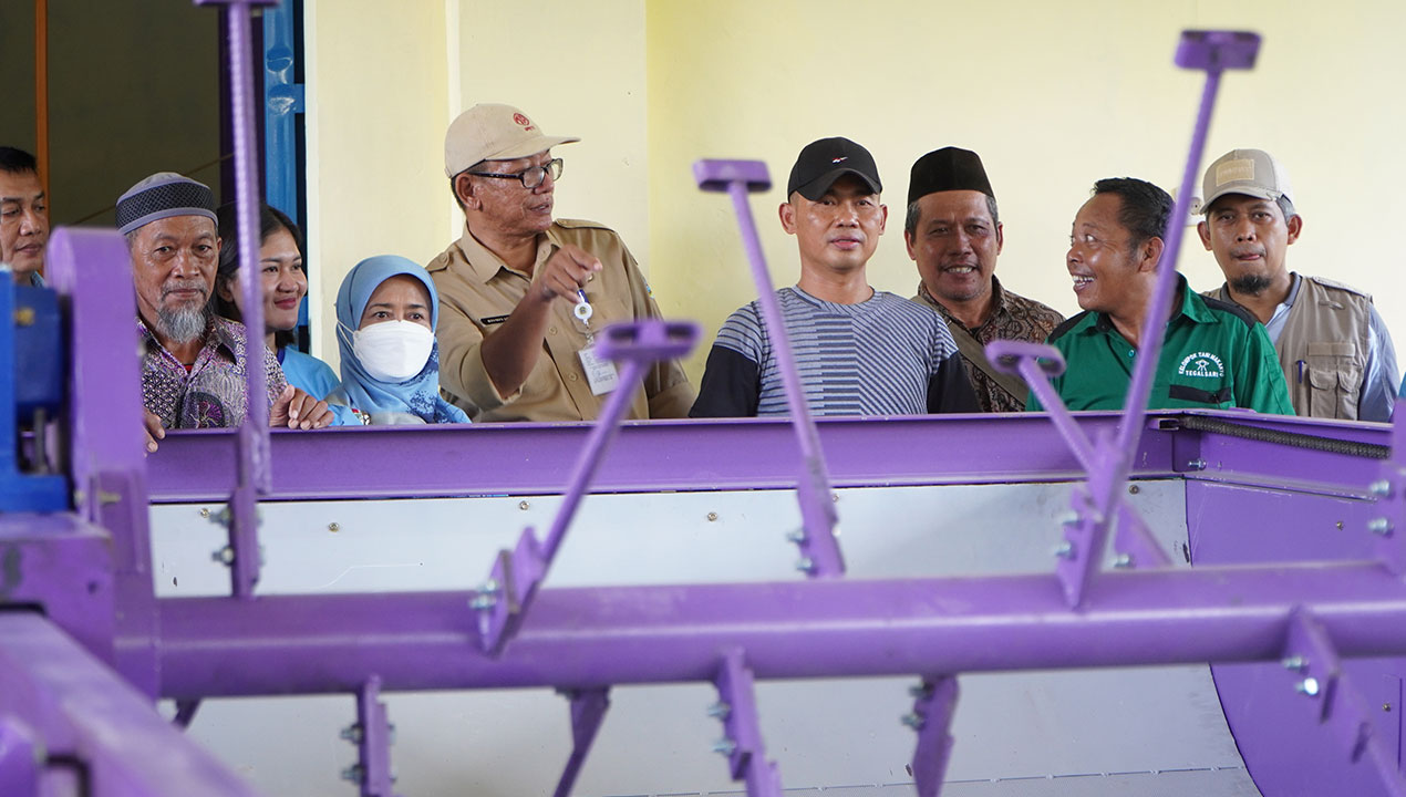 BERMANFAAT: Warga saat ikut menyaksikan peresmian lumbung pangan masyarakat di Kalurahan Semin Selasa (20/12).(ISTIMEWA)