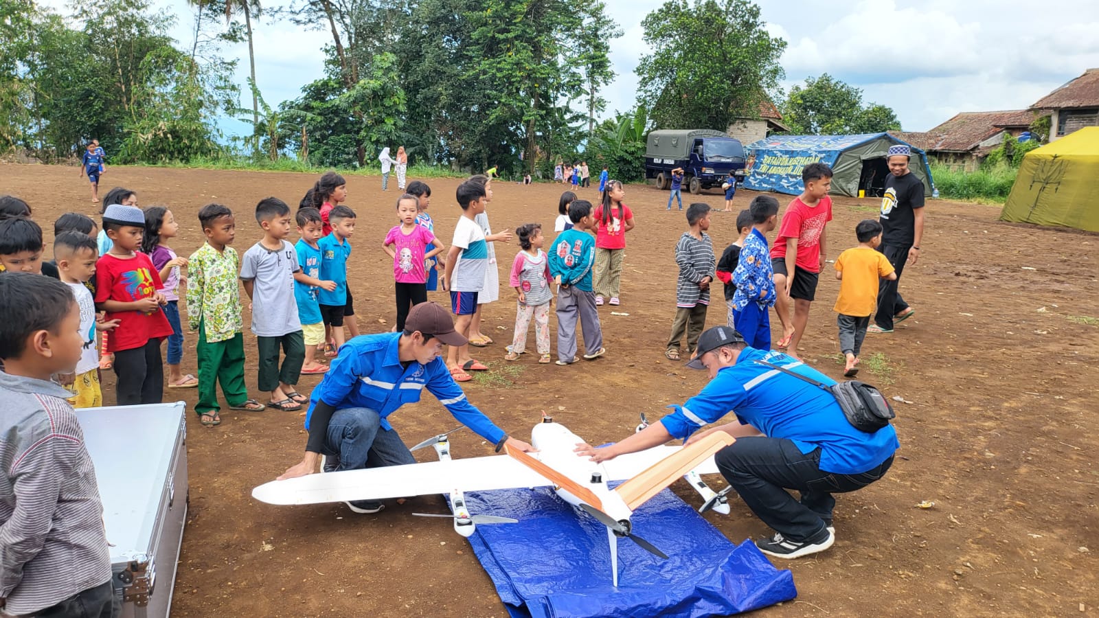 DRONE : Tim dari Departemen Teknik Geodesi Fakultas Teknik UGM berhasil melakukan pemetaan area terdampak gempa bumi di Cianjur, Jawa Barat menggunakan pesawat nirawak UAV VTOL P330. (DOKUMENTASI UGM for RADAR JOGJA)