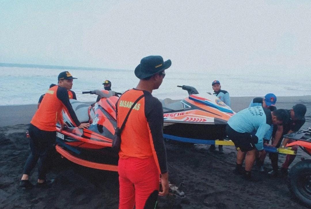 SIAGA : Kantor Basarnas Jogjakarta menyiagakan jetski di kawasan pantai Jogjakarta selama libur Nataru. (BASARNAS JOGJAKARTA for RADAR JOGJA)