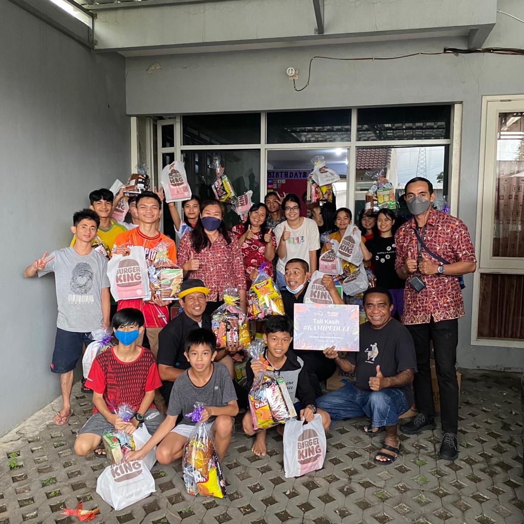 PEDULI : Plaza Ambarrukmo  mengunjungi 2 Panti Asuhan, diantaranya Panti Asuhan Rumah Buah Hati dan Yayasan Speranza Indonesia, Kamis (22/12). (ISTIMEWA)