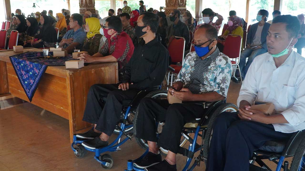 PERLU PERHATIAN - Suasana kegiatan peringatan Hari Disabilitas Nasional di Gedung Taman Budaya Gunungkidul (TBG) kemarin (8/12)