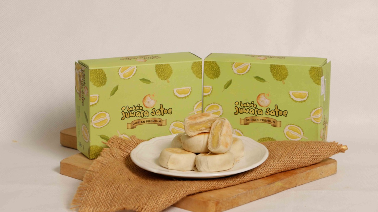 ENAK: Berwisata ke Jogjakarta tak lengkap rasanya jika tak membawa pulang oleh-oleh. Tentu saja bakpia menjadi salah satu oleh-oleh yang wajib dibawa sepulang dari Jogjakarta. Salah satu bakpia yang bisa menjadi pilihan Anda adalah Bakpia Juwara Satoe. (B