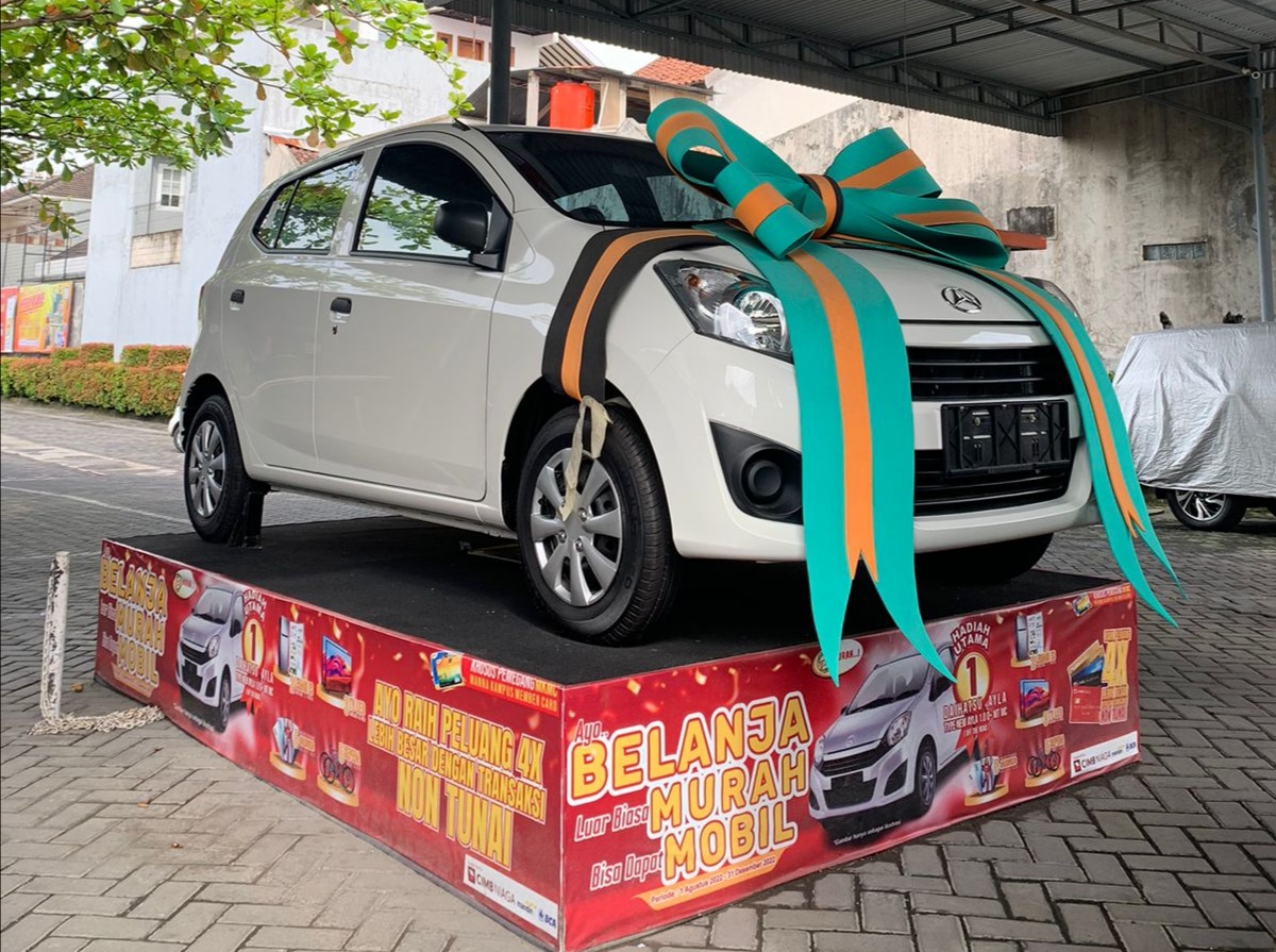 HADIAH : Satu unit Daihatsu Ayla Type New Ayla 1.0 D+ MT MC  akan diundi dalam program Belanja Luar Biasa Murah Bisa Dapat Mobil yang dilaksanakan di Manna Kampus Godean pada 7 Januari 2023. (ISTIMEWA)