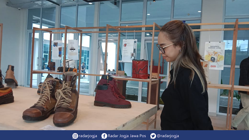 LOKAL : Beberapa produk yang dipamerkan di PDIN, Jumat (13/1). (ANNISSA KARIN/RADAR JOGJA)