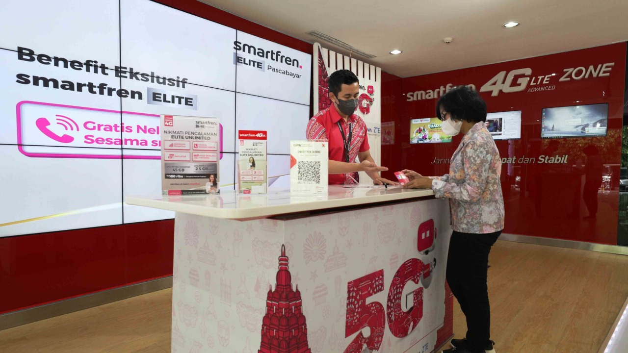 DI MANA AJA: h eSIM atau embedded SIM Card yang kini semakin mudah didapatkan serta diaktifkan tanpa harus datang ke galeri Smartfren. (SMARTFREN FOR RADAR JOGJA)